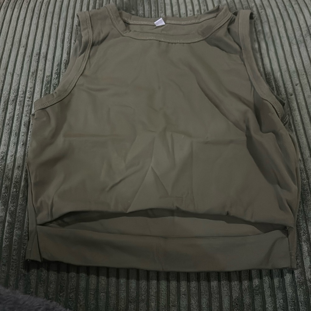 Going out cropped tank